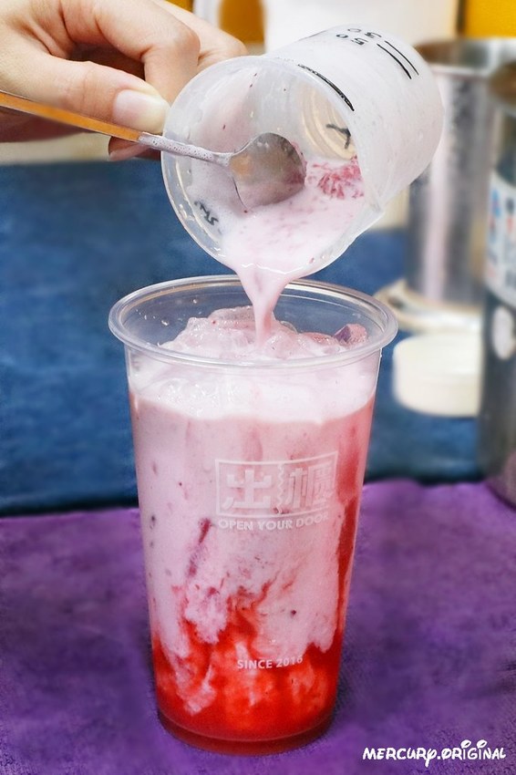 草莓芝士厚奶蓋