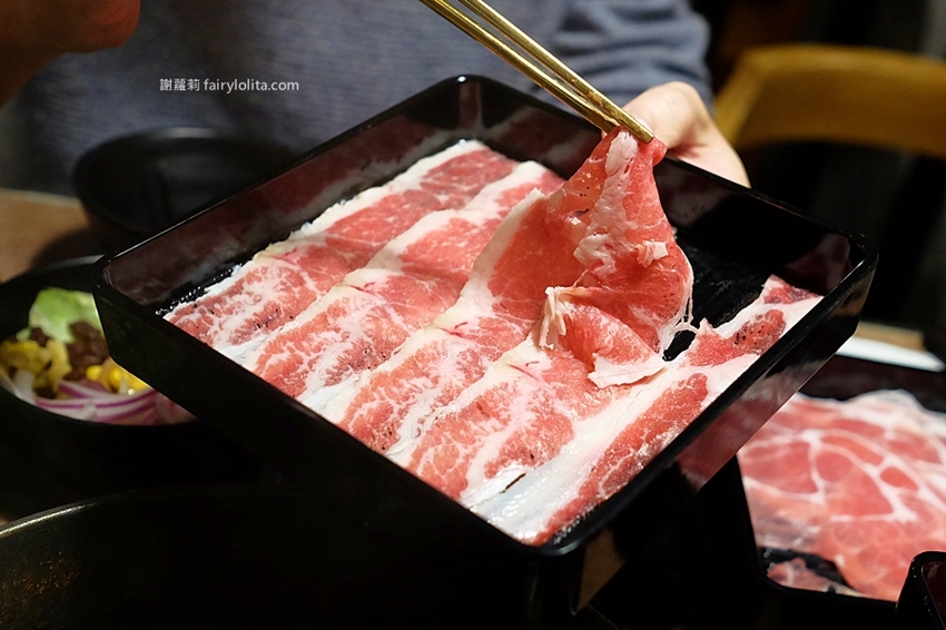 上井漾壽喜燒吃到飽。中壢新開幕壽喜燒,最便宜368元吃到飽!近80種食材讓你隨便挑,加碼3/20~3/22買一送一! @蹦啾♥謝蘿莉 La vie heureuse