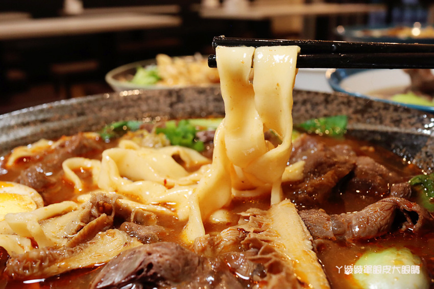 新竹牛肉麵推薦牛太鉉牛肉麵館!竹東人氣爆表的紅燒牛肉麵百元有找,台泥公園附近美食小吃