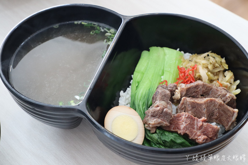 最便宜一碗牛肉麵只要九十元！竹東超人氣牛肉麵店還有自助咖啡機！新竹美食小吃推薦