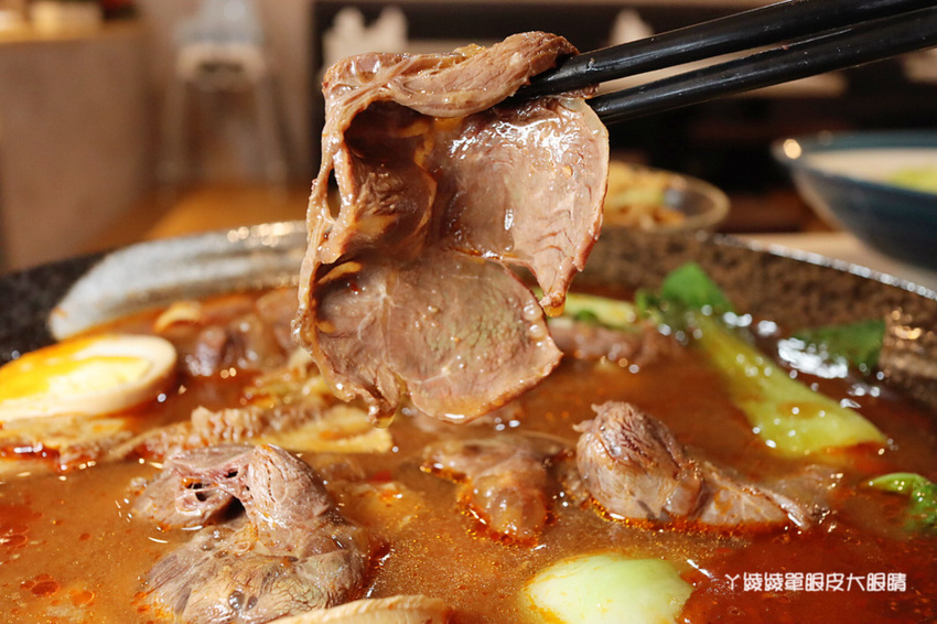 新竹牛肉麵推薦牛太鉉牛肉麵館！竹東人氣爆表的紅燒牛肉麵百元有找，台泥公園附近美食小吃