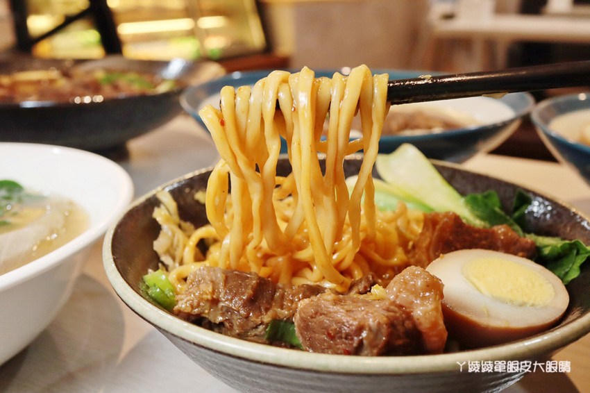 新竹牛肉麵推薦牛太鉉牛肉麵館!竹東人氣爆表的紅燒牛肉麵百元有找,台泥公園附近美食小吃