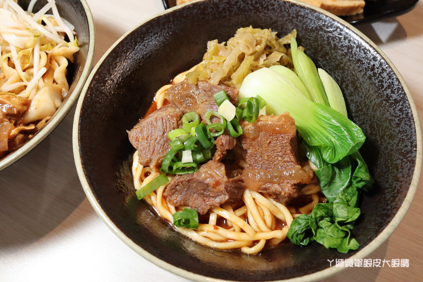新竹牛肉麵推薦牛太鉉牛肉麵館！竹東人氣爆表的紅燒牛肉麵百元有找，台泥公園附近美食小吃