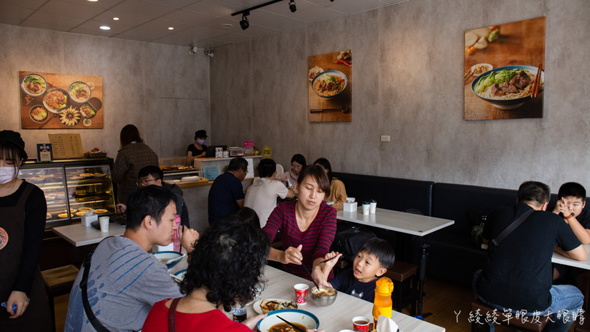 最便宜一碗牛肉麵只要九十元！竹東超人氣牛肉麵店還有自助咖啡機！新竹美食小吃推薦