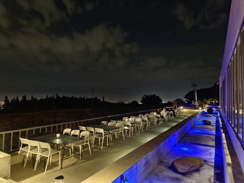 【台中.沙鹿】黑森林最美夜景+夕陽景觀餐廳。寵物友善咖啡義大利麵鬆餅燉飯餐點有一定水準