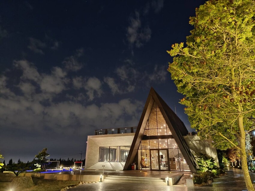 【台中.沙鹿】黑森林最美夜景+夕陽景觀餐廳。寵物友善咖啡義大利麵鬆餅燉飯餐點有一定水準