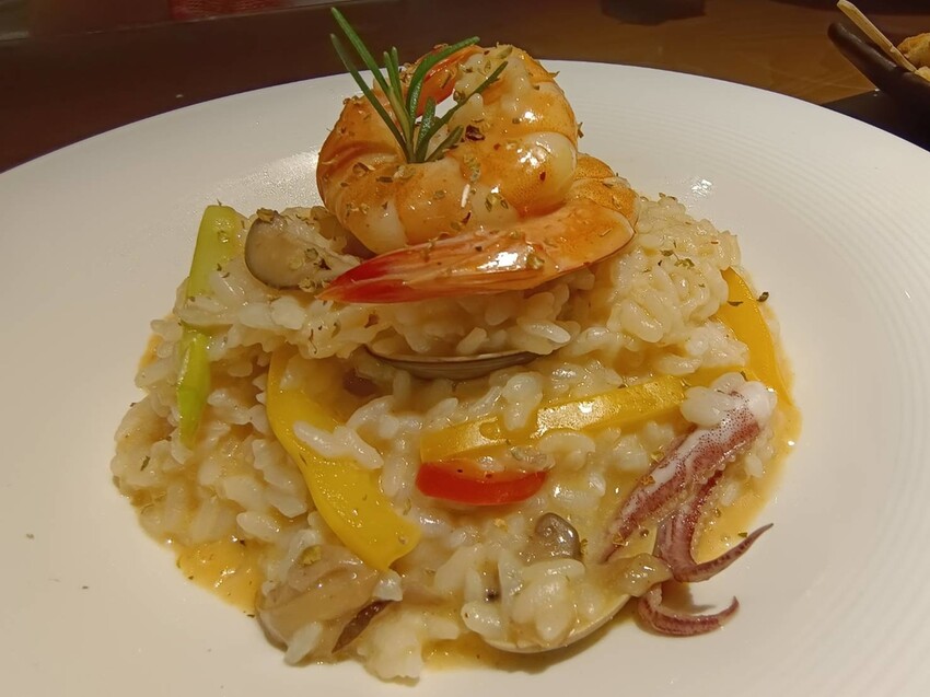 【台中.沙鹿】黑森林最美夜景+夕陽景觀餐廳。寵物友善咖啡義大利麵鬆餅燉飯餐點有一定水準