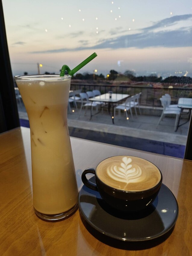 【台中.沙鹿】黑森林最美夜景+夕陽景觀餐廳。寵物友善咖啡義大利麵鬆餅燉飯餐點有一定水準