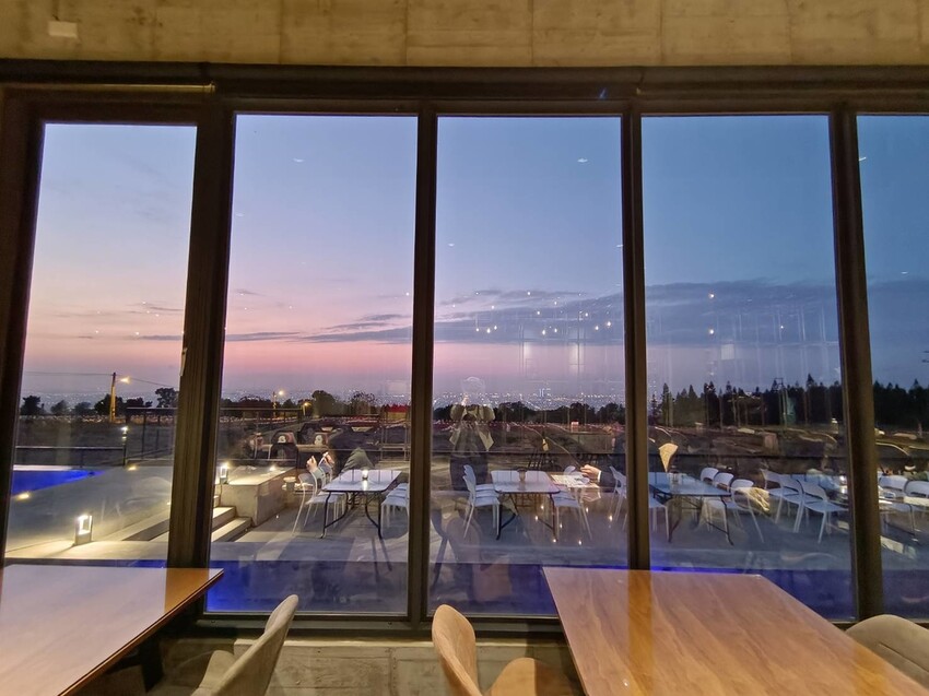 【台中.沙鹿】黑森林最美夜景+夕陽景觀餐廳。寵物友善咖啡義大利麵鬆餅燉飯餐點有一定水準