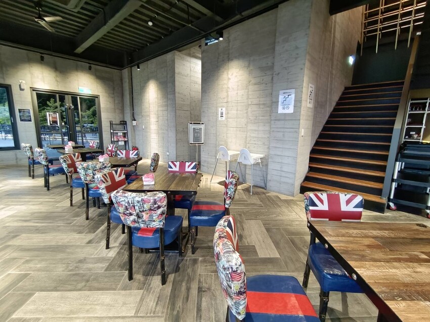 【台中.沙鹿】黑森林最美夜景+夕陽景觀餐廳。寵物友善咖啡義大利麵鬆餅燉飯餐點有一定水準