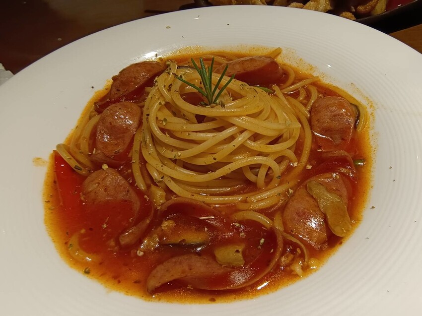 【台中.沙鹿】黑森林最美夜景+夕陽景觀餐廳。寵物友善咖啡義大利麵鬆餅燉飯餐點有一定水準