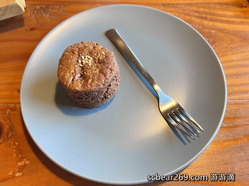 【龍潭】「晴耕雨讀小書院.田野間裡的三合院老宅獨立書店(景觀咖啡/輕食/鹹派/二手書/明信片/文創商品)」