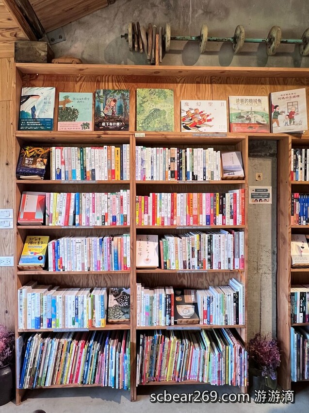 【龍潭】「晴耕雨讀小書院.田野間裡的三合院老宅獨立書店(景觀咖啡/輕食/鹹派/二手書/明信片/文創商品)」