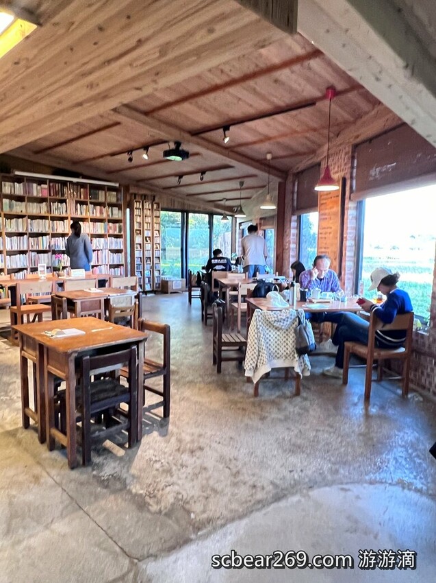 【龍潭】「晴耕雨讀小書院.田野間裡的三合院老宅獨立書店(景觀咖啡/輕食/鹹派/二手書/明信片/文創商品)」