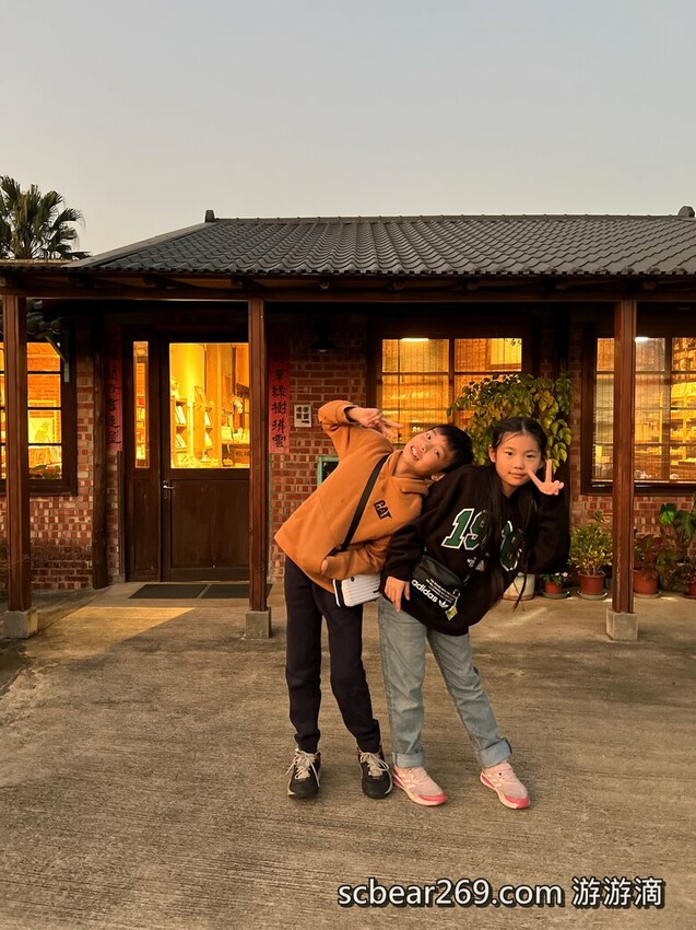 【龍潭】「晴耕雨讀小書院.田野間裡的三合院老宅獨立書店(景觀咖啡/輕食/鹹派/二手書/明信片/文創商品)」