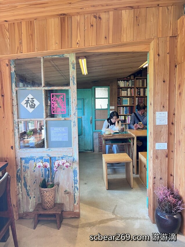 【龍潭】「晴耕雨讀小書院.田野間裡的三合院老宅獨立書店(景觀咖啡/輕食/鹹派/二手書/明信片/文創商品)」