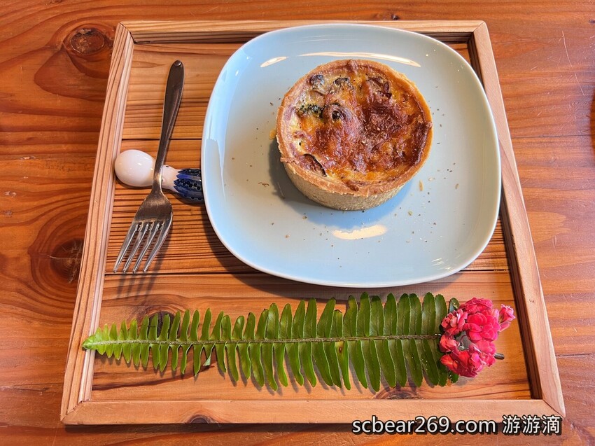 【龍潭】「晴耕雨讀小書院.田野間裡的三合院老宅獨立書店(景觀咖啡/輕食/鹹派/二手書/明信片/文創商品)」