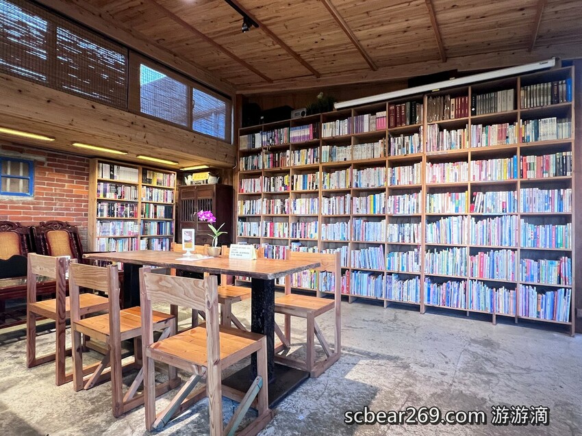 【龍潭】「晴耕雨讀小書院.田野間裡的三合院老宅獨立書店(景觀咖啡/輕食/鹹派/二手書/明信片/文創商品)」