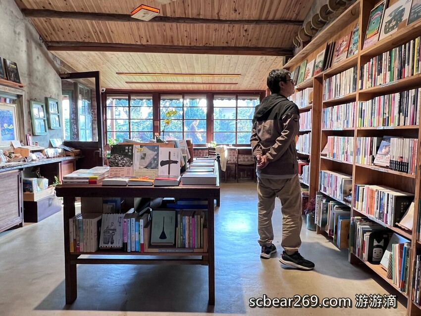 【龍潭】「晴耕雨讀小書院.田野間裡的三合院老宅獨立書店(景觀咖啡/輕食/鹹派/二手書/明信片/文創商品)」