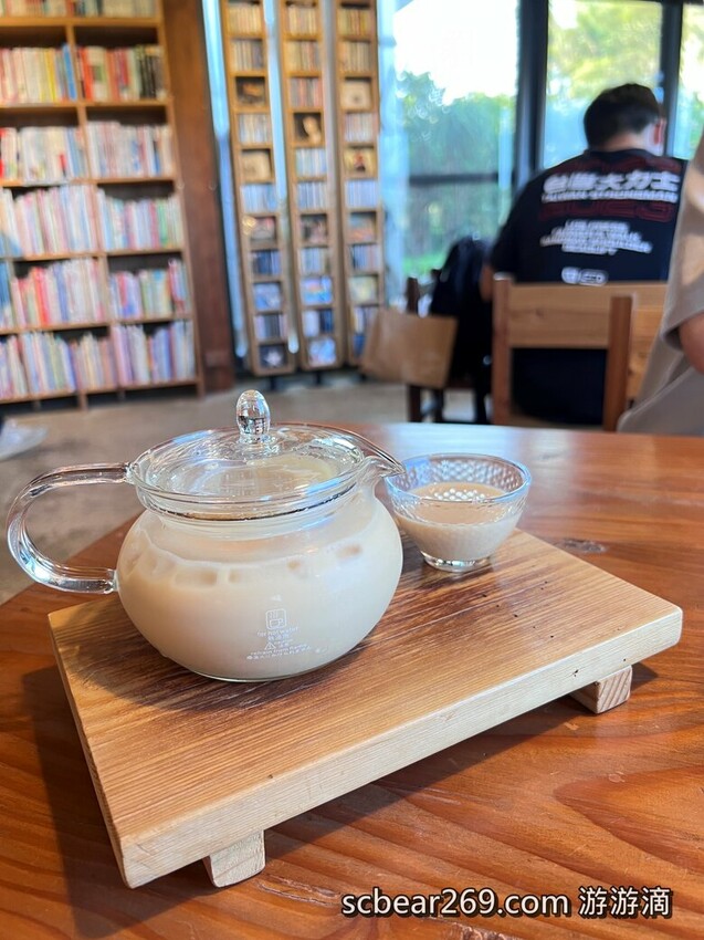 【龍潭】「晴耕雨讀小書院.田野間裡的三合院老宅獨立書店(景觀咖啡/輕食/鹹派/二手書/明信片/文創商品)」