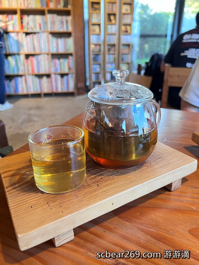 【龍潭】「晴耕雨讀小書院.田野間裡的三合院老宅獨立書店(景觀咖啡/輕食/鹹派/二手書/明信片/文創商品)」