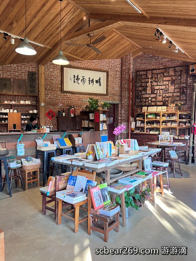 【龍潭】「晴耕雨讀小書院.田野間裡的三合院老宅獨立書店(景觀咖啡/輕食/鹹派/二手書/明信片/文創商品)」