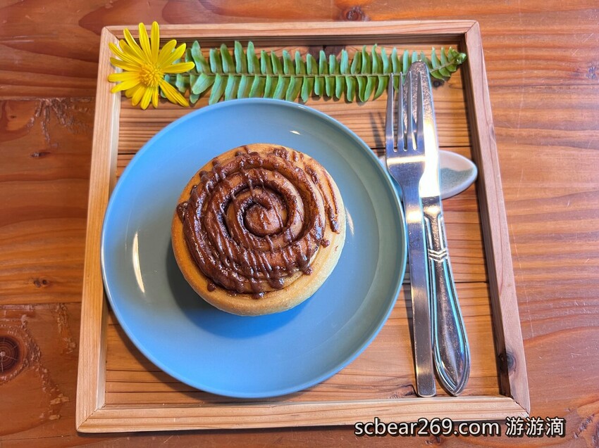 【龍潭】「晴耕雨讀小書院.田野間裡的三合院老宅獨立書店(景觀咖啡/輕食/鹹派/二手書/明信片/文創商品)」