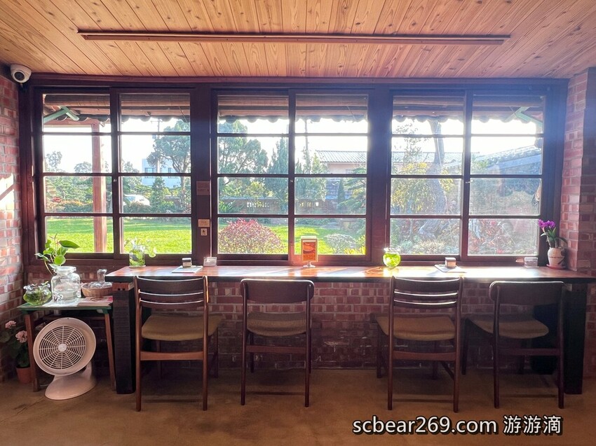 【龍潭】「晴耕雨讀小書院.田野間裡的三合院老宅獨立書店(景觀咖啡/輕食/鹹派/二手書/明信片/文創商品)」