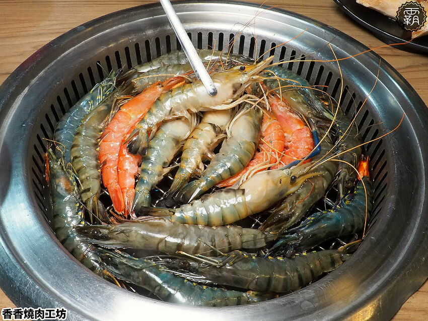 和牛、蝦到爆吃到飽!香香燒肉超過50種食材,海陸升級和牛、烤蝦、藥膳蝦吃到嗨~