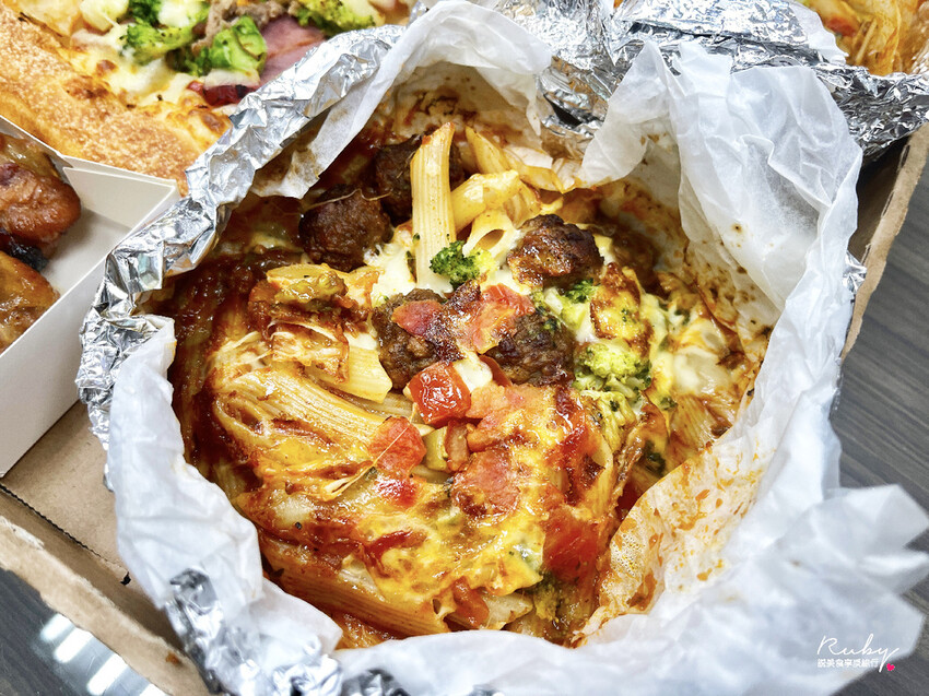 【必勝客期間限定】一公尺派對巨飽盒，適合派對或是多人聚餐，熱銷回歸販售｜Ruby說美食享受旅行(@tour_rub