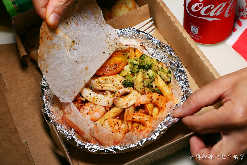 必勝客Pizza Hut 新品推薦|Pasta Hut 紙包筆管麵,一個人也能享受儀式感美饌!