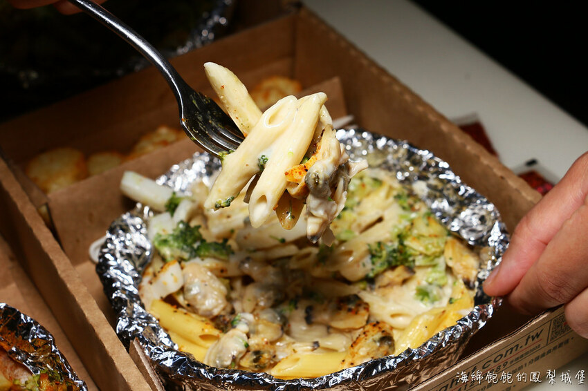 必勝客Pizza Hut 新品推薦|Pasta Hut 紙包筆管麵,一個人也能享受儀式感美饌!