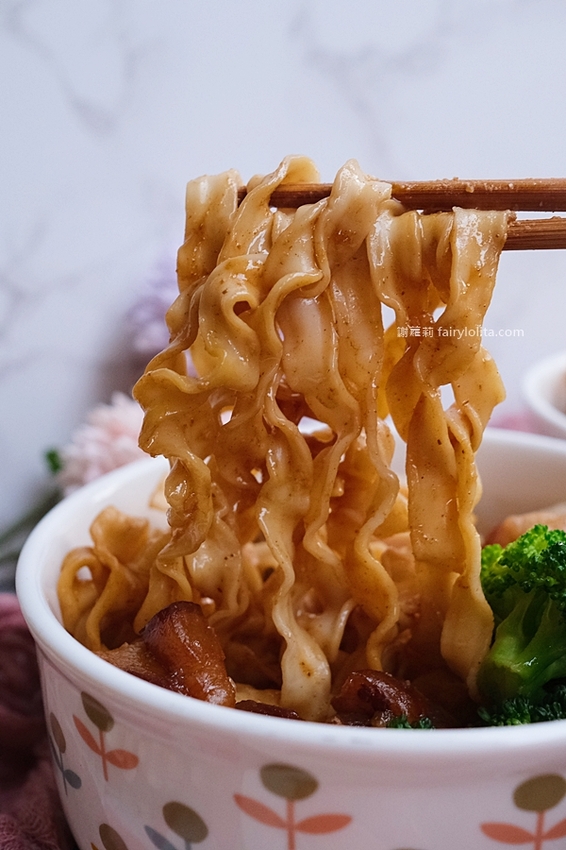 幸福相伴麵。乾拌麵推薦 宅配大爆單一等2個月！這絕對是我近期吃到最美味的獨門乾拌麵！ @蹦啾♥謝蘿莉 La vie heureuse