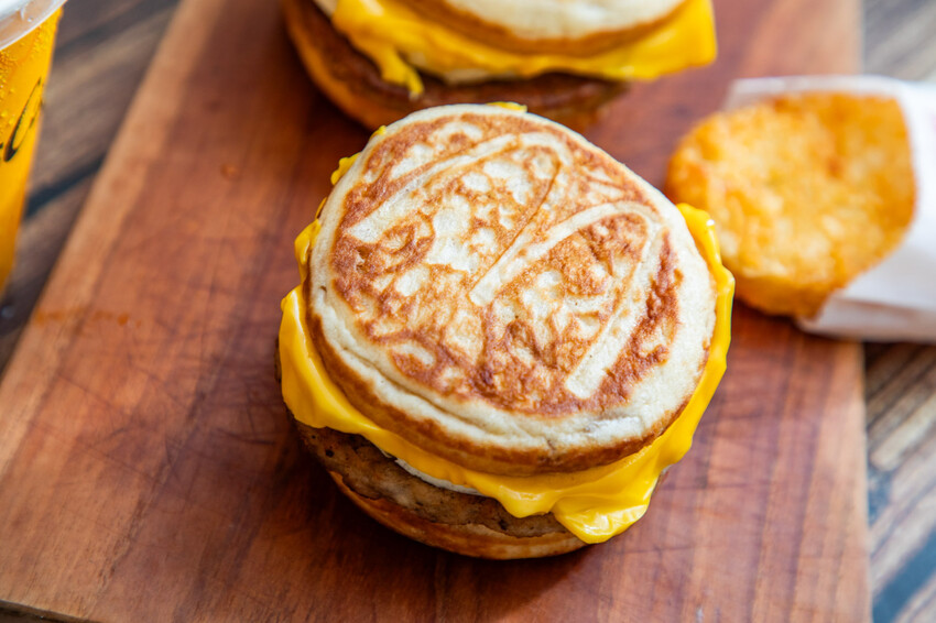 日本超人氣，麥當勞限時厚鬆餅，楓糖鬆餅漢堡。