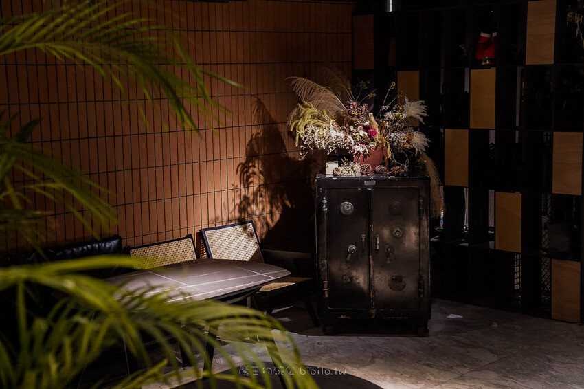 AKA Artland 亞典書店 X魔王 隱藏在地下室的藝廊餐廳 台北餐酒館推薦！