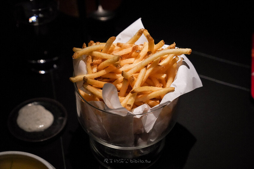 AKA Artland 亞典書店 X魔王 隱藏在地下室的藝廊餐廳 台北餐酒館推薦！