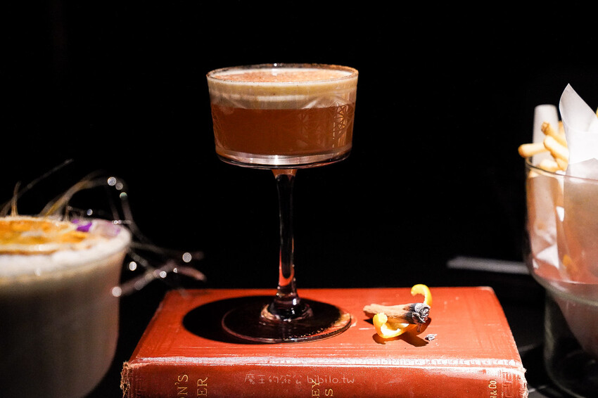 AKA Artland 亞典書店 X魔王 隱藏在地下室的藝廊餐廳 台北餐酒館推薦！