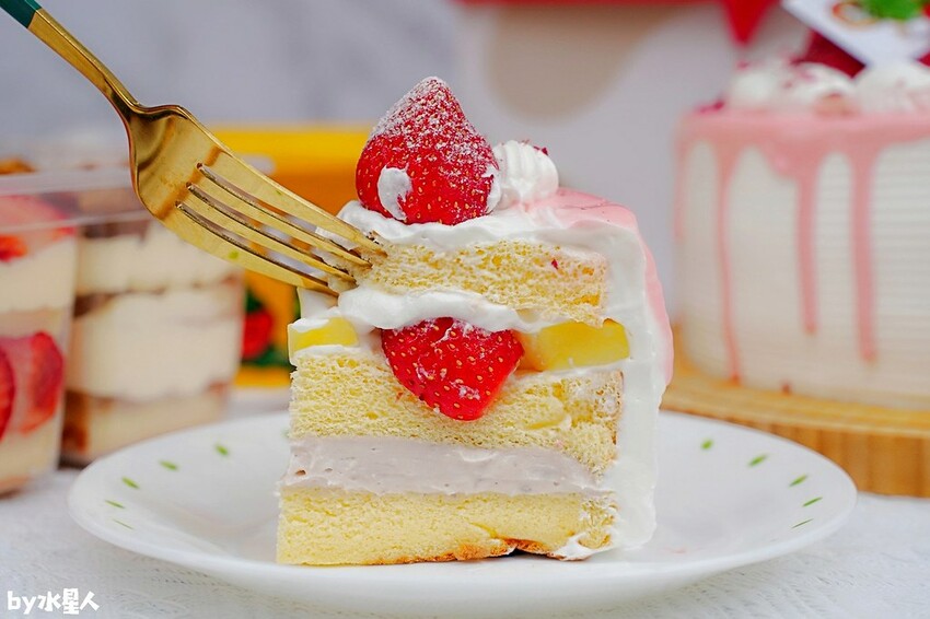 台中草莓生日蛋糕 練勤堂