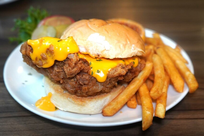 台北信義︱The chips 美式餐廳ATT信義店︱ATT 4 FUN聚餐餐廳推薦，提供豐富多樣的餐點 - 袁彬的美食旅遊筆記