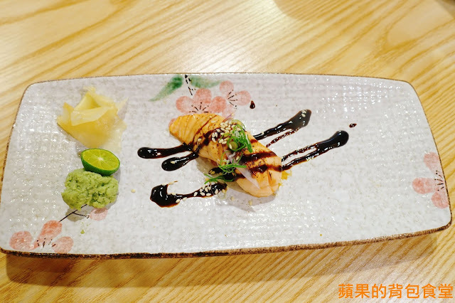 新竹北區 - 花沺すし日式料理 美味親民日本料理 牛肉丼飯滑嫩微甜 鮮甜炙燒握壽司 鮭魚親子丼油脂香海味濃 一訪再訪的首選餐廳