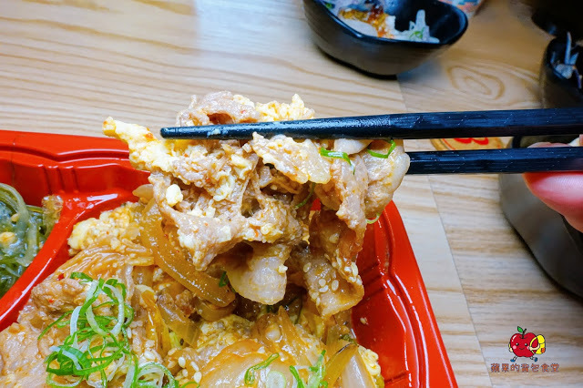 [新竹便當] 花沺日式便當 牛肉丼肉質軟嫩充滿牛香 外脆內多汁唐揚雞 新鮮海鮮搭配Q彈讚岐烏龍炒麵