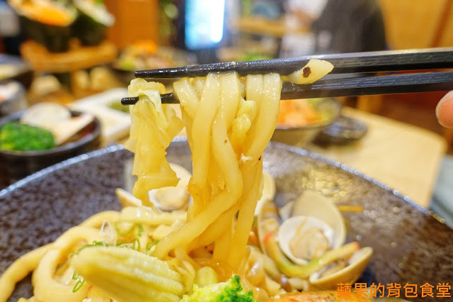 新竹北區 - 花沺すし日式料理 美味親民日本料理 牛肉丼飯滑嫩微甜 鮮甜炙燒握壽司 鮭魚親子丼油脂香海味濃 一訪再訪的首選餐廳