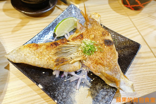 新竹北區 - 花沺すし日式料理 美味親民日本料理 牛肉丼飯滑嫩微甜 鮮甜炙燒握壽司 鮭魚親子丼油脂香海味濃 一訪再訪的首選餐廳
