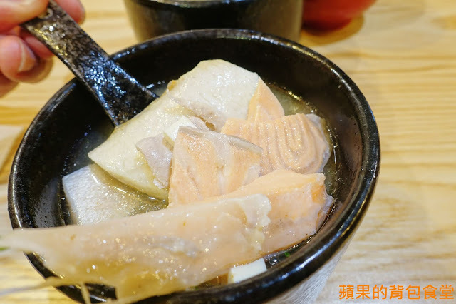 新竹北區 - 花沺すし日式料理 美味親民日本料理 牛肉丼飯滑嫩微甜 鮮甜炙燒握壽司 鮭魚親子丼油脂香海味濃 一訪再訪的首選餐廳