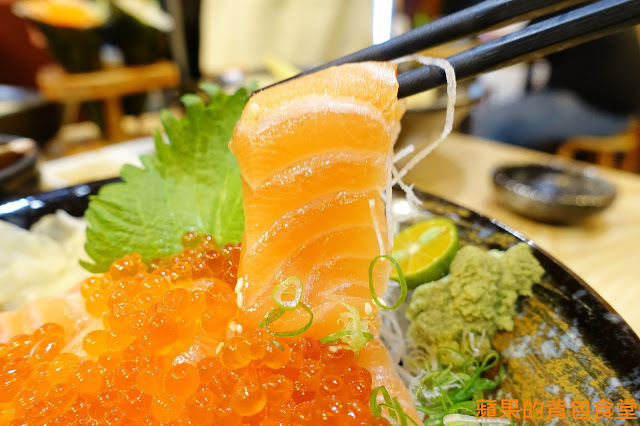 新竹北區 - 花沺すし日式料理 美味親民日本料理 牛肉丼飯滑嫩微甜 鮮甜炙燒握壽司 鮭魚親子丼油脂香海味濃 一訪再訪的首選餐廳