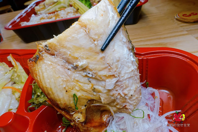 [新竹便當] 花沺日式便當 牛肉丼肉質軟嫩充滿牛香 外脆內多汁唐揚雞 新鮮海鮮搭配Q彈讚岐烏龍炒麵