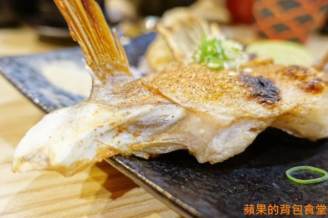 新竹北區 - 花沺すし日式料理 美味親民日本料理 牛肉丼飯滑嫩微甜 鮮甜炙燒握壽司 鮭魚親子丼油脂香海味濃 一訪再訪的首選餐廳