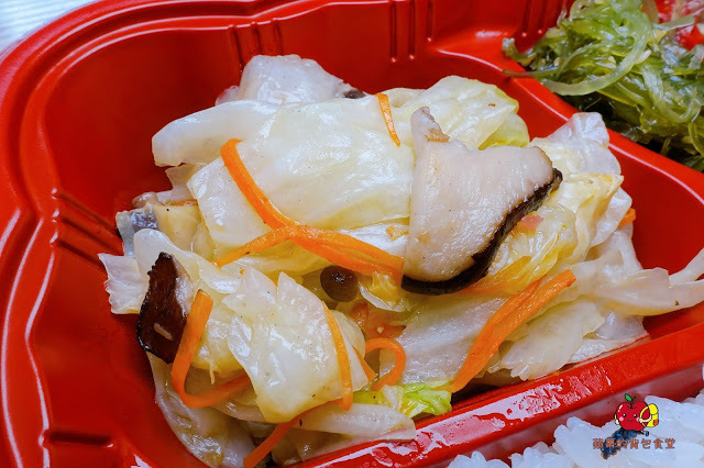 [新竹便當] 花沺日式便當 牛肉丼肉質軟嫩充滿牛香 外脆內多汁唐揚雞 新鮮海鮮搭配Q彈讚岐烏龍炒麵