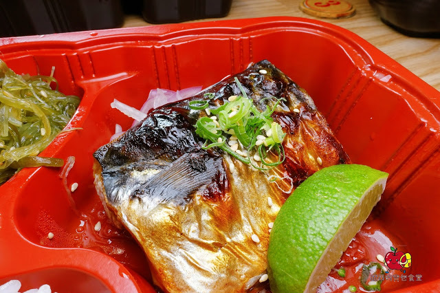 [新竹便當] 花沺日式便當 牛肉丼肉質軟嫩充滿牛香 外脆內多汁唐揚雞 新鮮海鮮搭配Q彈讚岐烏龍炒麵