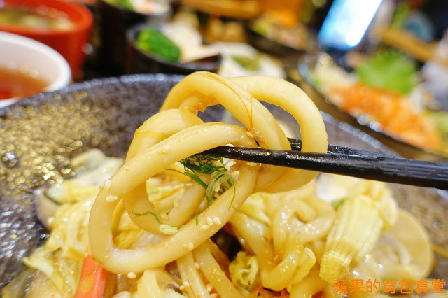 新竹北區 - 花沺すし日式料理 美味親民日本料理 牛肉丼飯滑嫩微甜 鮮甜炙燒握壽司 鮭魚親子丼油脂香海味濃 一訪再訪的首選餐廳